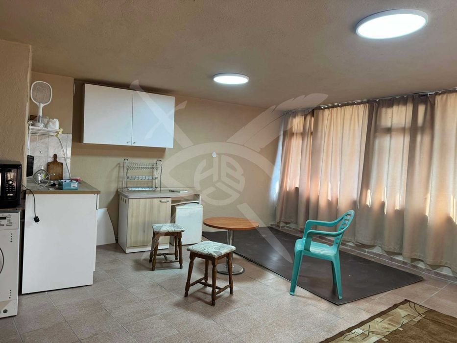 Дава се под наем Едностаен апартамент в Варна, Погреби - 50 кв.м за 250 € - Снимка #2