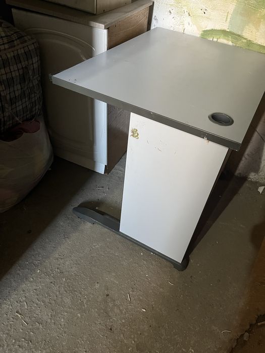 Продам компьютерный стол