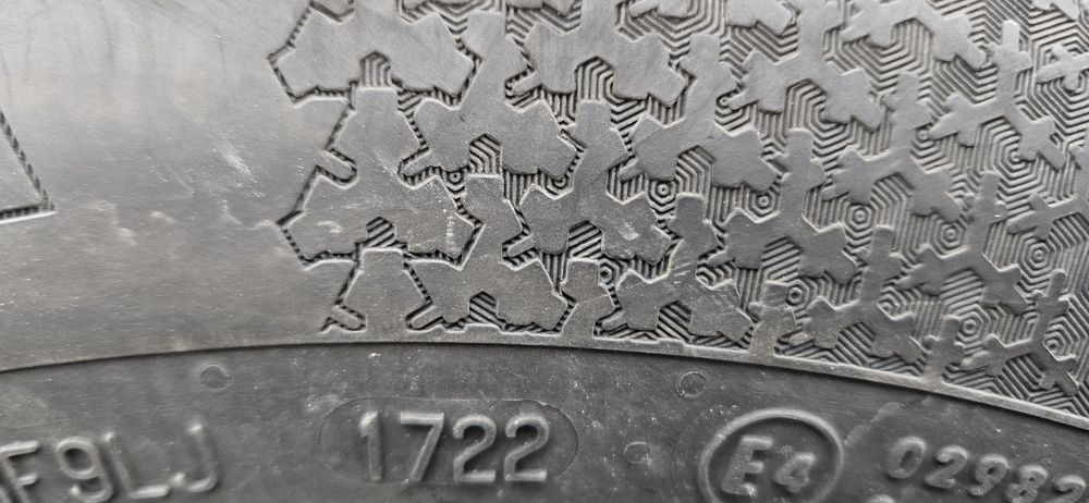 195/65/15 continental ts870 8.25 mm дот 1722 4 бр зимни