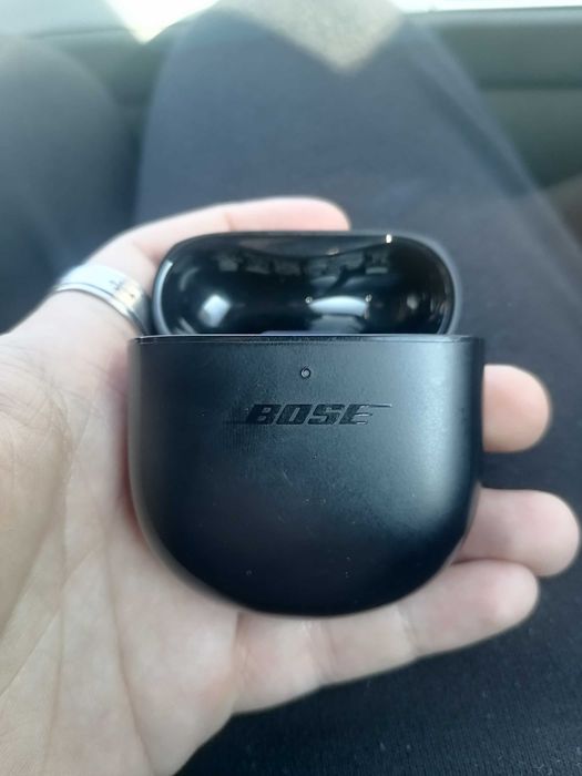 Vând căști Bose Quietconfort Ultra Earbuds