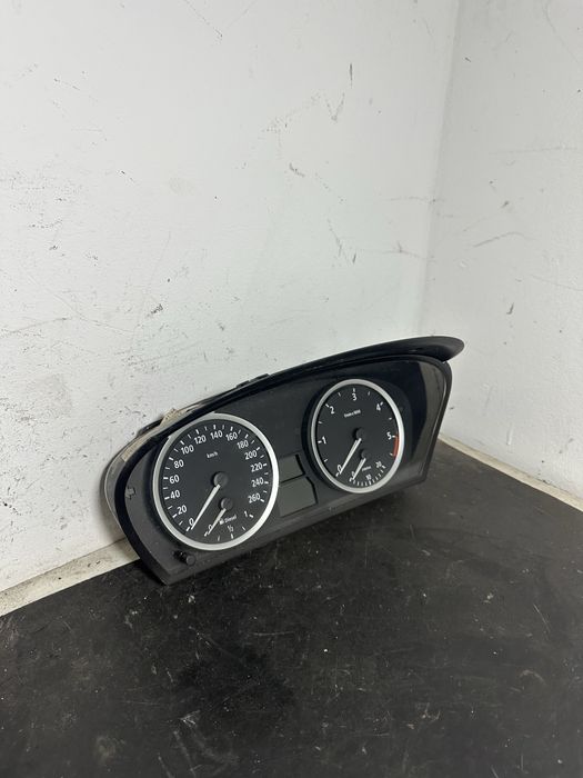 Ceas ceasuri bord BMW Seria 5 E60 E61 520d 525d 530d 535d 6937618