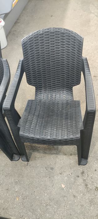 Пластмасови столове