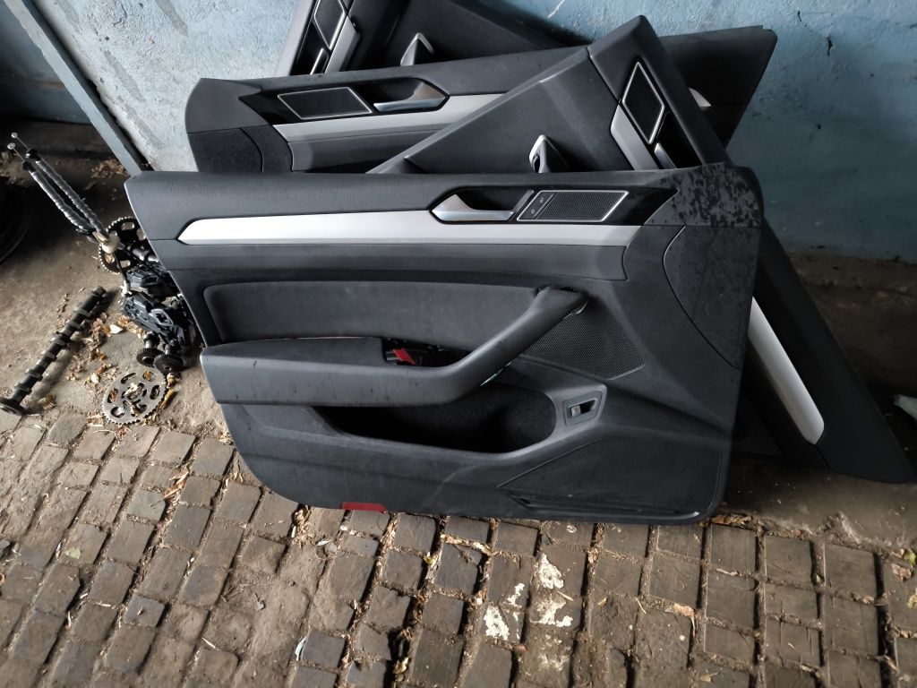 Кори за врати VW PASSAT B8