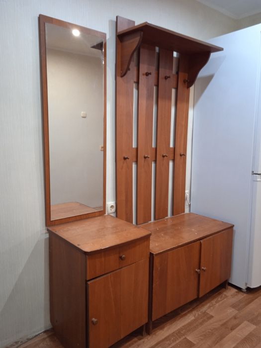Продам прихожую б/у