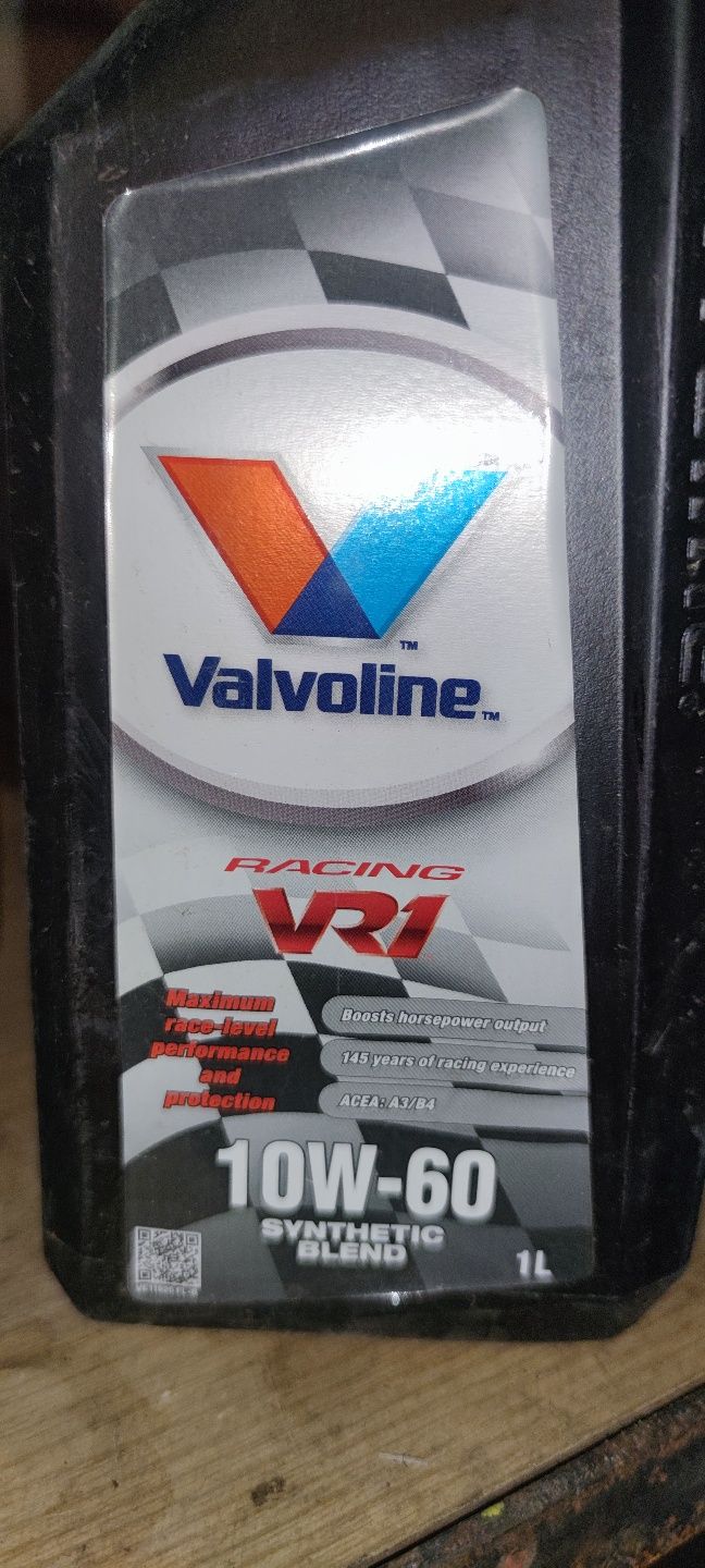 10W-60 Valvoline масло 7 литра