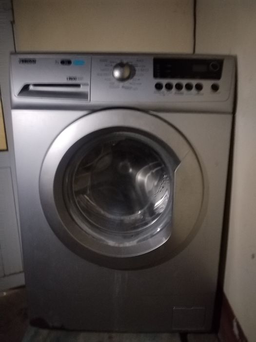 Стиральная машина сотилади