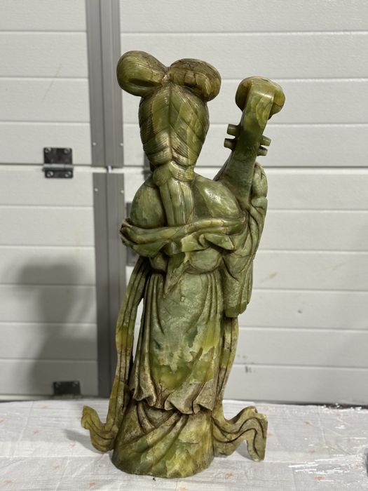 Statueta chinezeasca din jad verde