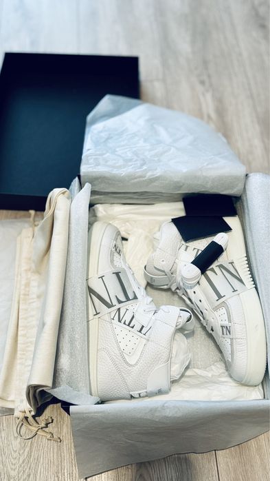Sneakers Valentino VLTN 41, accept crypto BTC/ETH/USDT/USDC