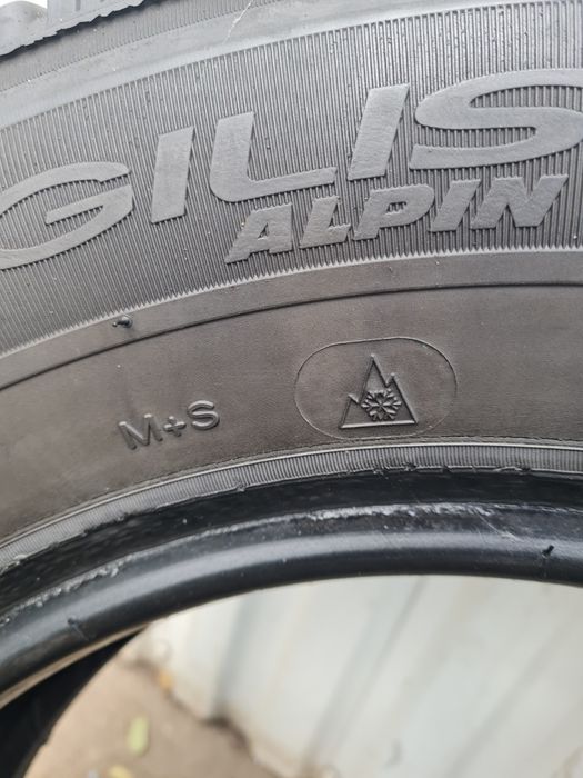 2 Anvelope de iarna *235/65R16C*Michelin*LICHIDARE STOC*75 Lei Buc*