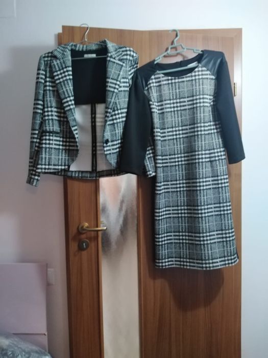 Vând haine de dama și de barbat