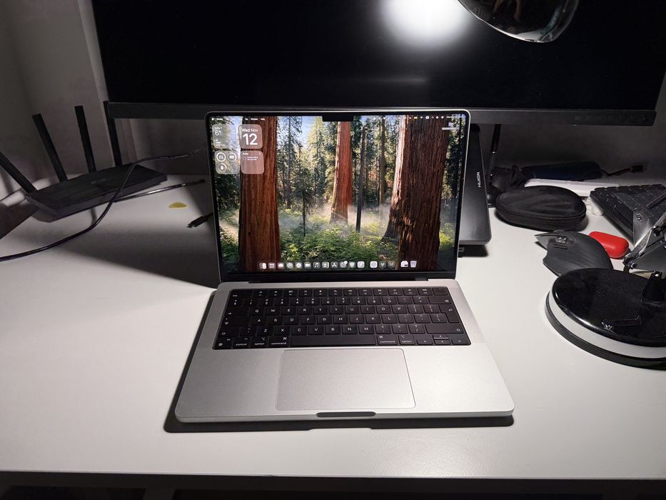 Macbook Pro M4 Pro + Чанта и Застраховка