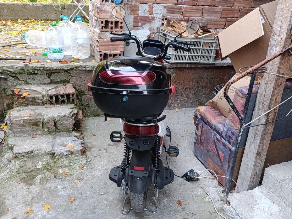 Елетрически скутер педалетка  бартер за айфон 16 про