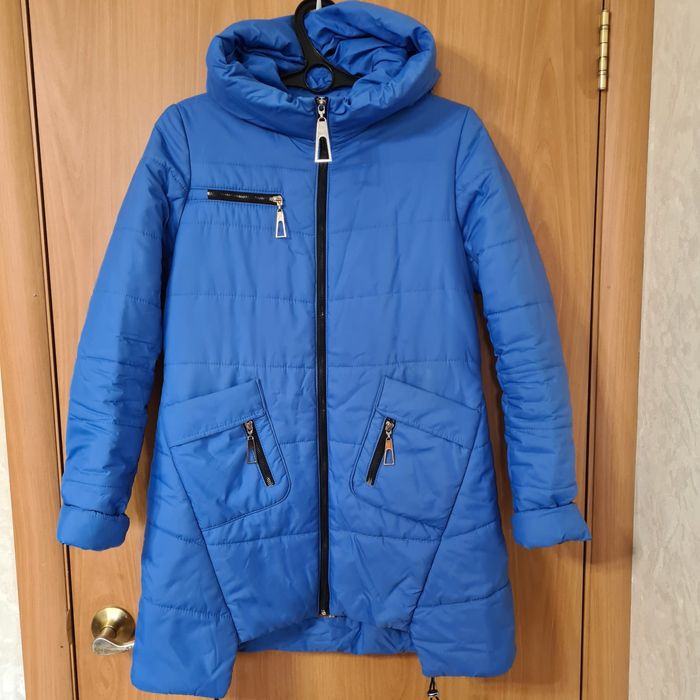 Демисезонная куртка с капюшоном б/у. Размер 46