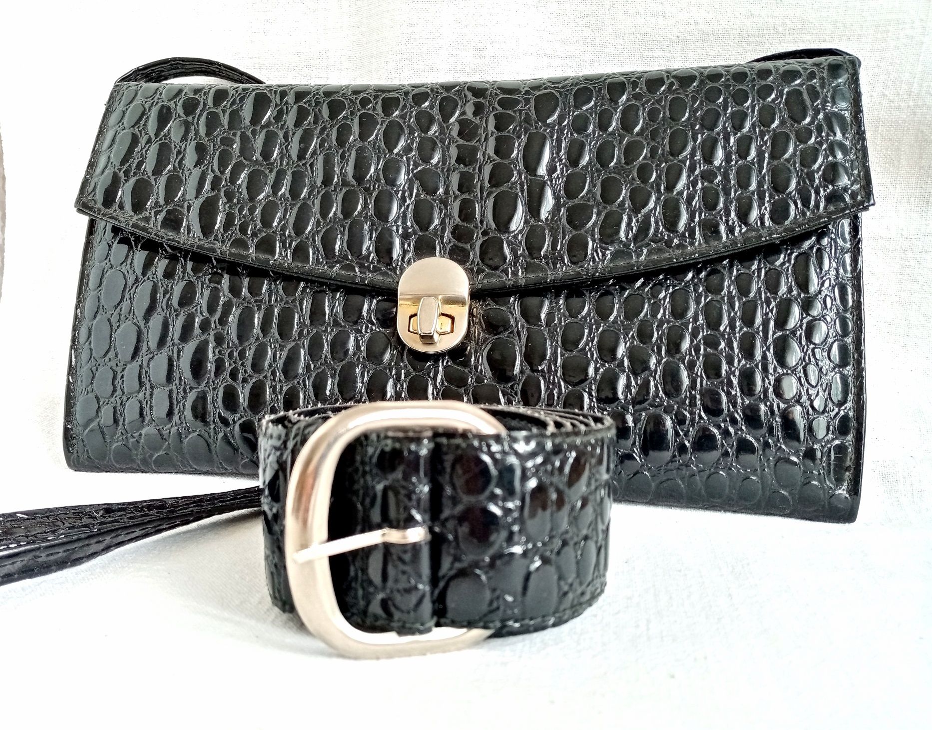 Черна лачена чанта + колан имитация на крокодилска кожа