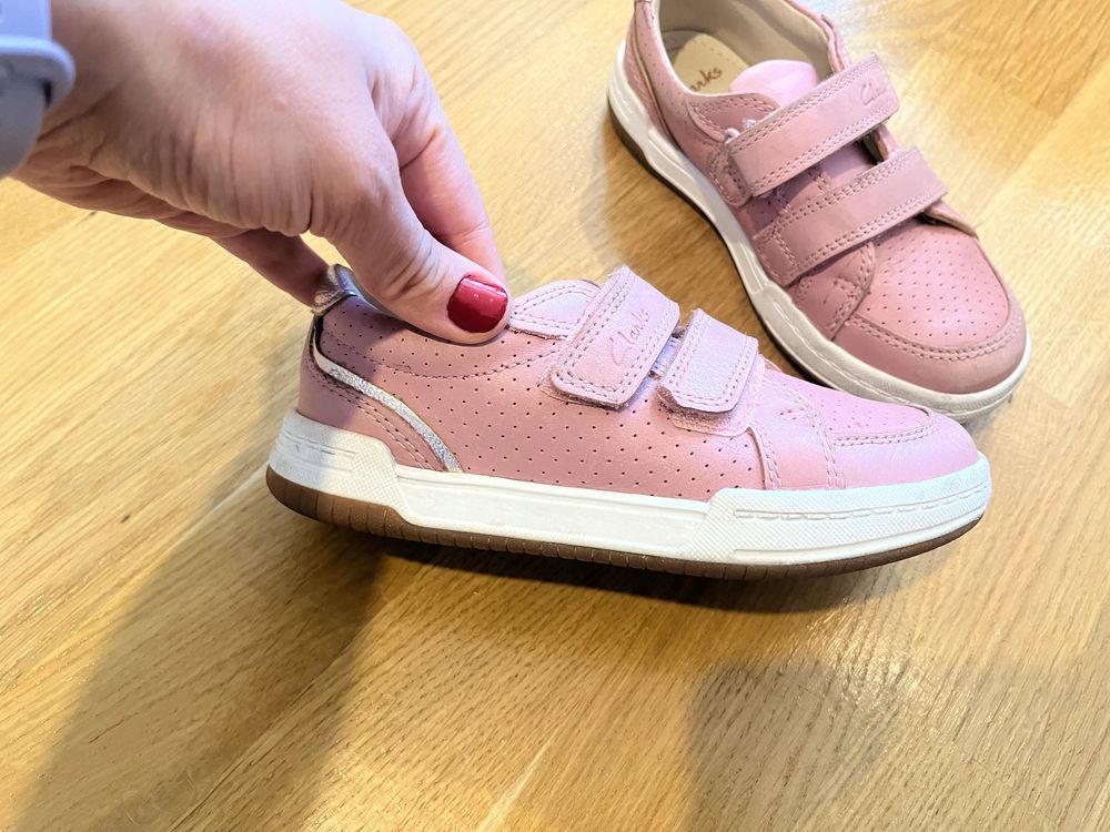 Pantofi Clarcks roz din piele, nr 28