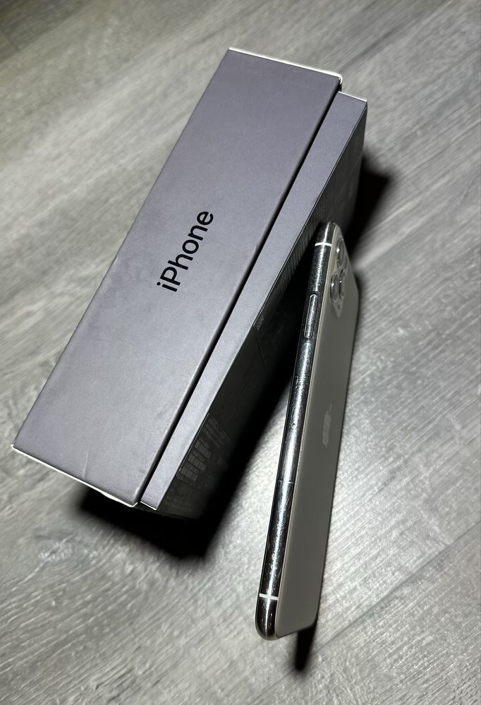 IPhone 11 pro max white 265gb