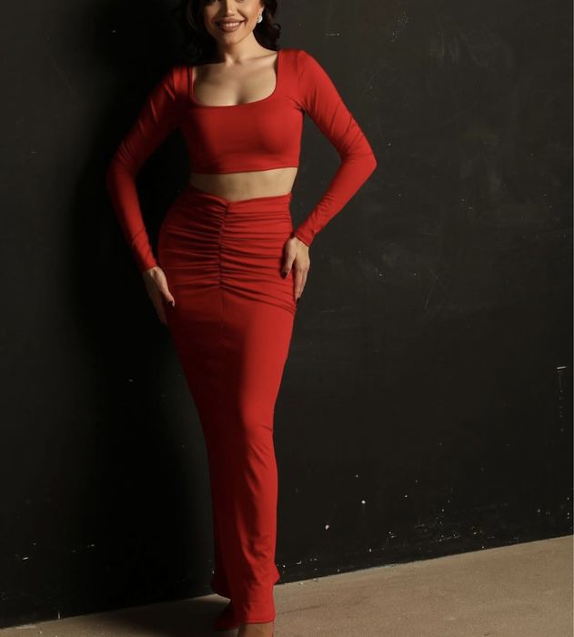 Распродажа новых костюмов