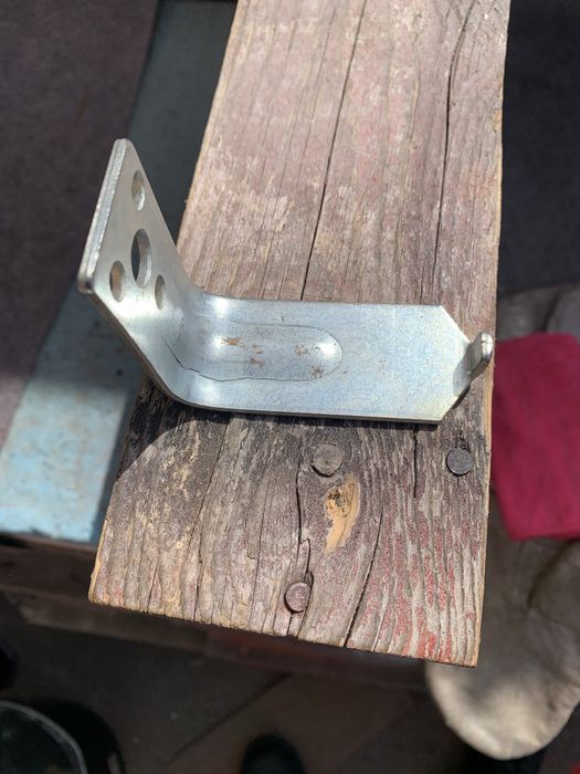 Стойки за пожарогасители за стенен монтаж