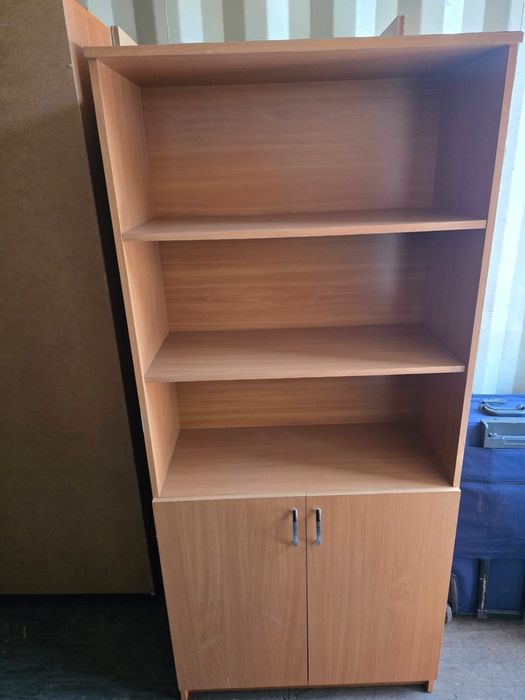 Продам Офисную мебель в