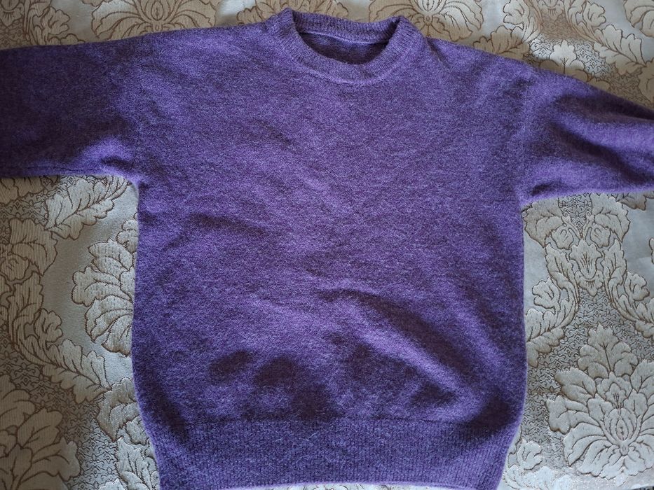 Продаю Свитер новый