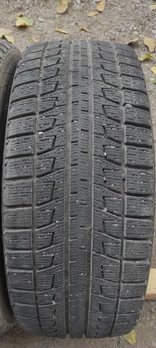 Комплект шин 225/45/18 Bridgestone