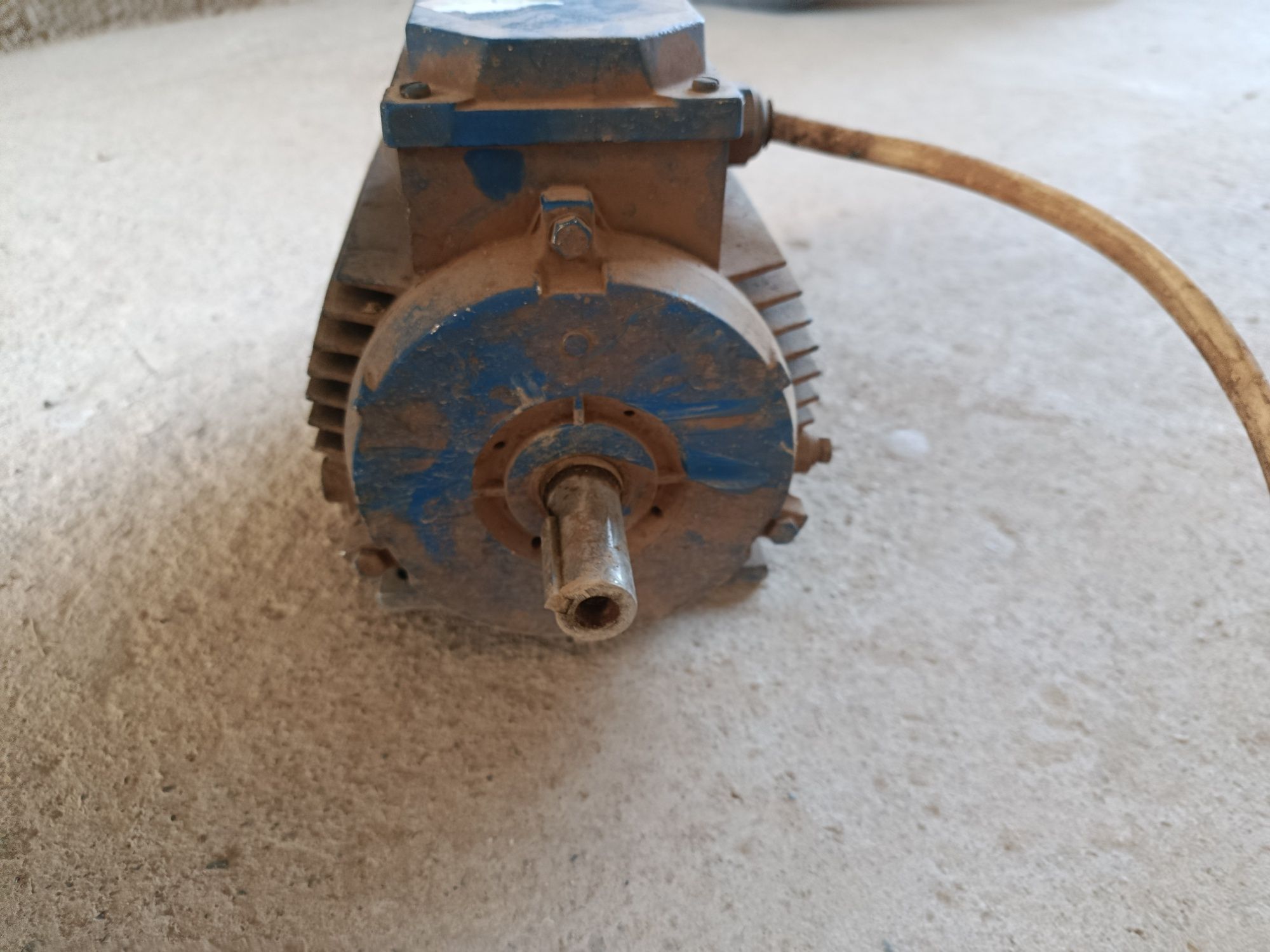 2.2 kW Asinxron Elektr Dvigatel (Belarus, АИР80В2УЗ)