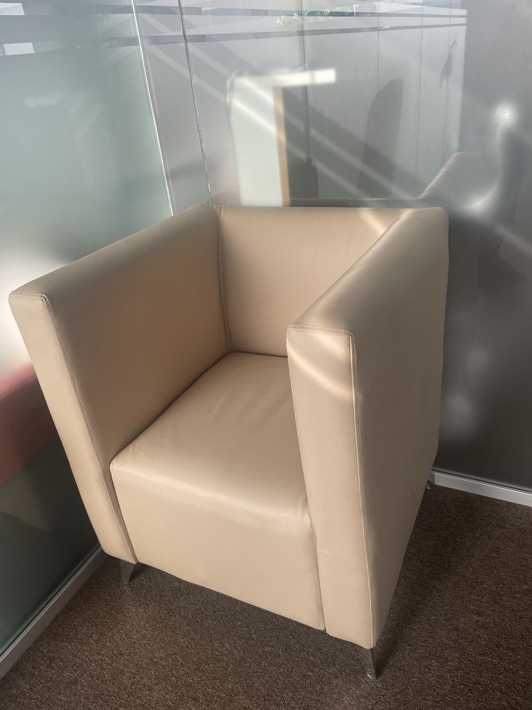 Продам диван и кресло для офиса
