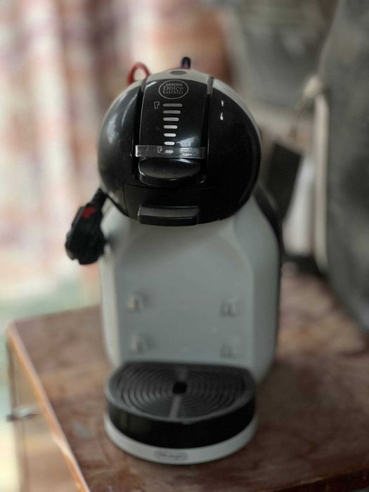 капсульную кофемашину Nescafé Dolce Gusto (DeLonghi). Как новая