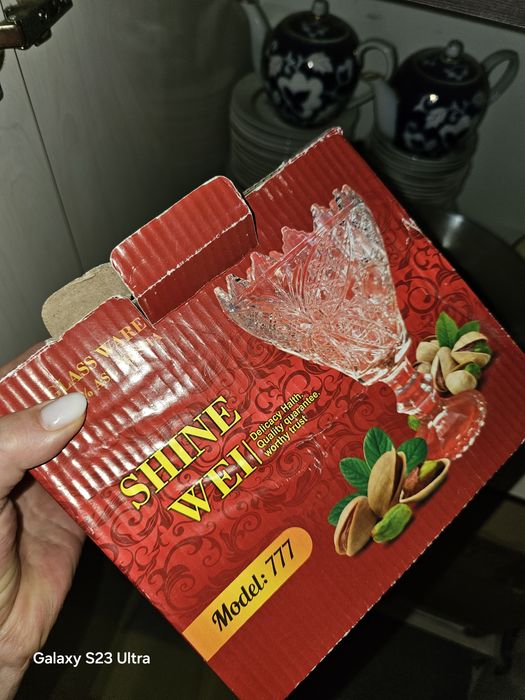 Продам посуду,недорого,казан,тарелки, чайник,хрусталь,сковорода