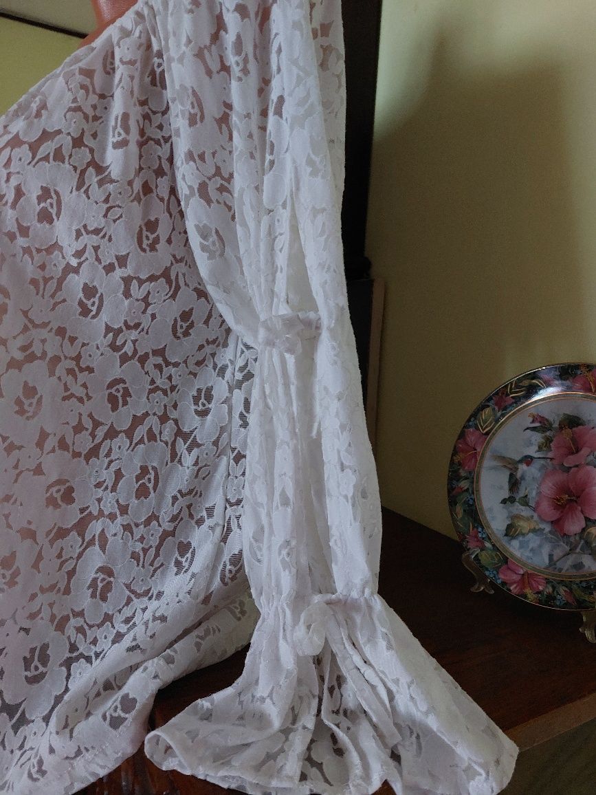 Bluza model romantic, noua, material 100% natural