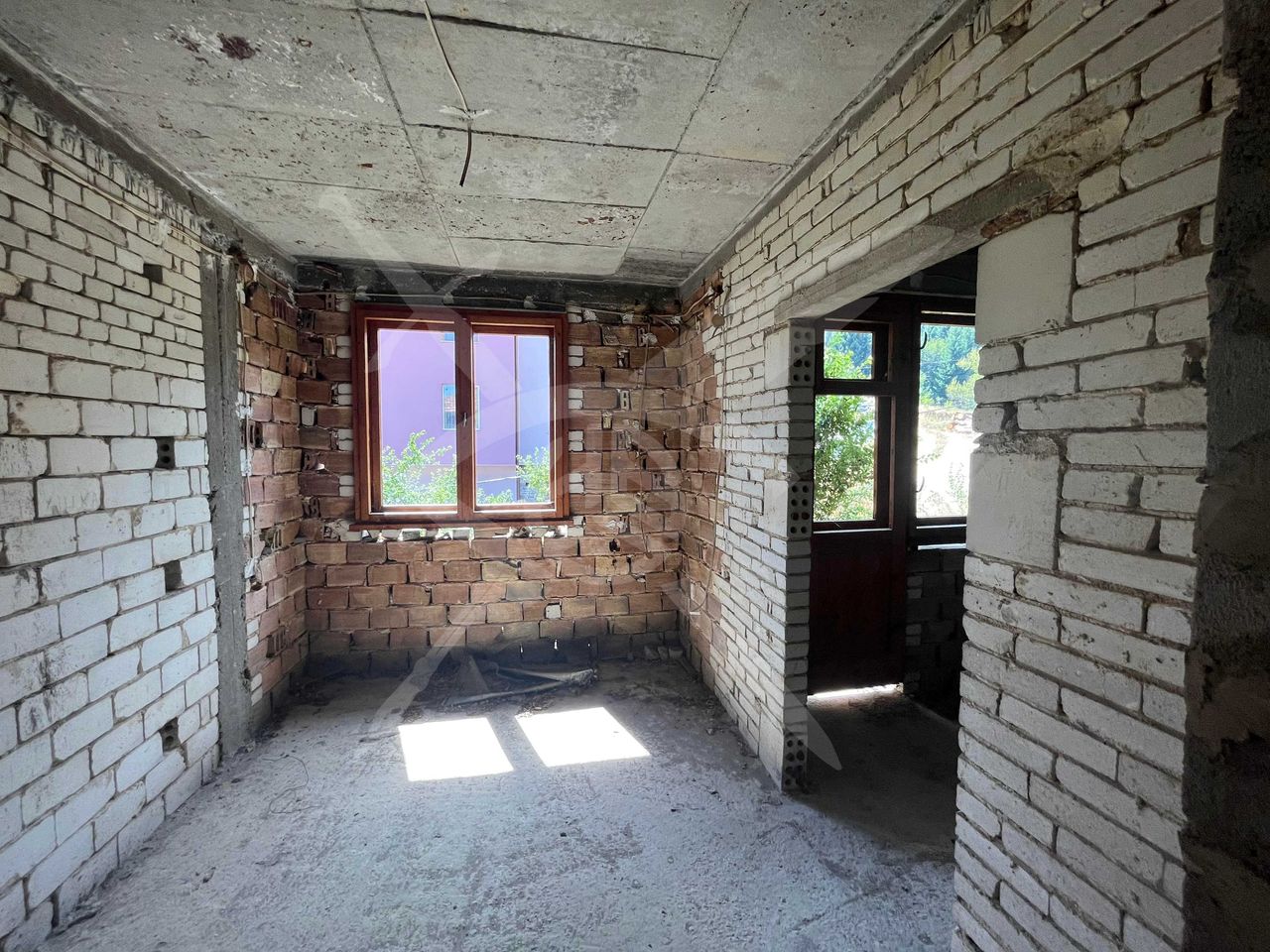 Продава се Къща в Чепеларе - 470 кв.м за 160 €/кв.м - Снимка #2