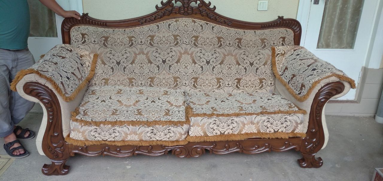 Продам диван для гостиной
