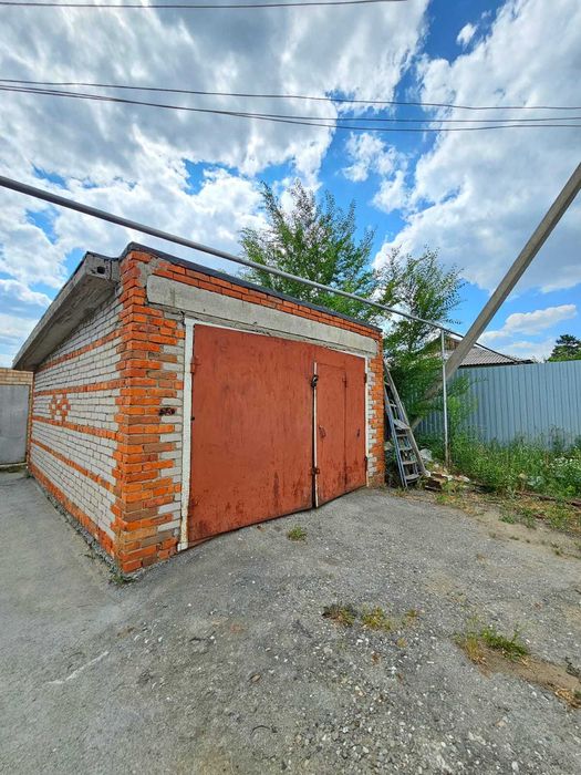 продается дом Тепличная