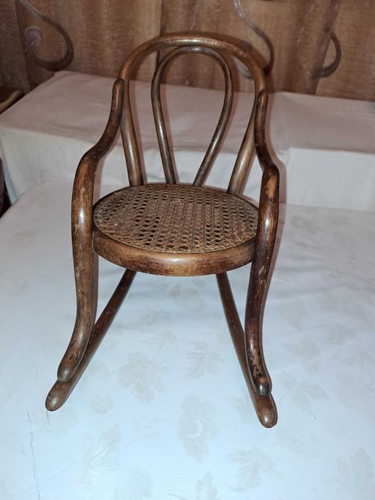 balansoar lemn papusi vechi stil Thonet