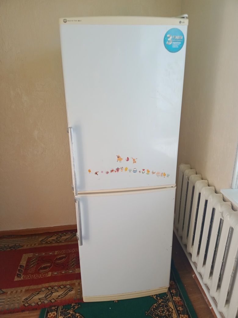 Холодильник.  lg