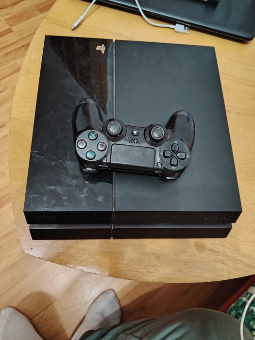 PS 4 in stare impecabila dețin și o consola la el