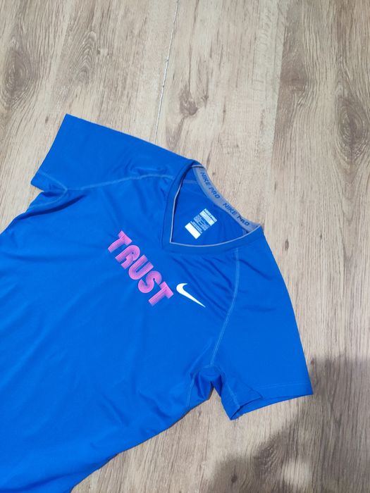 Tricou dama Nike Pro mărimea S