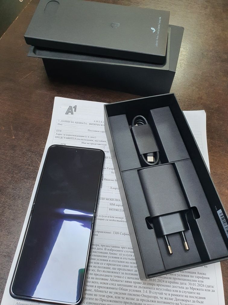 Телефон Motorola Razr 40 Ultra 256GB Чисто нов!