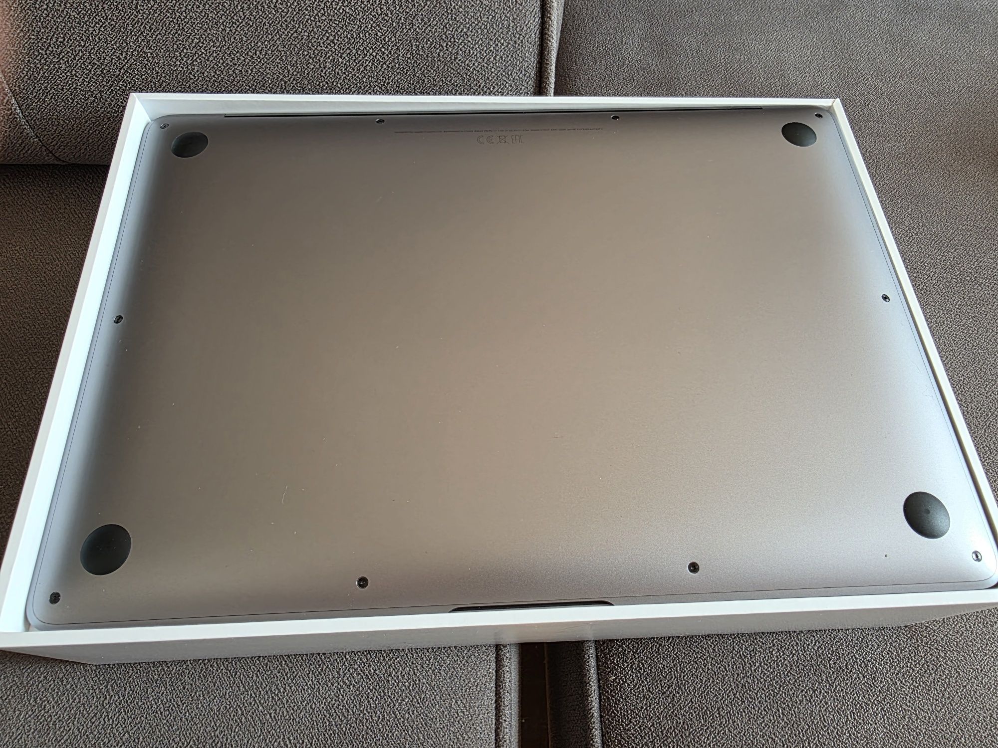 Macbook Air M1 256GB 8RAM 97% Батерия  Като НОВ Закупен края на 2023