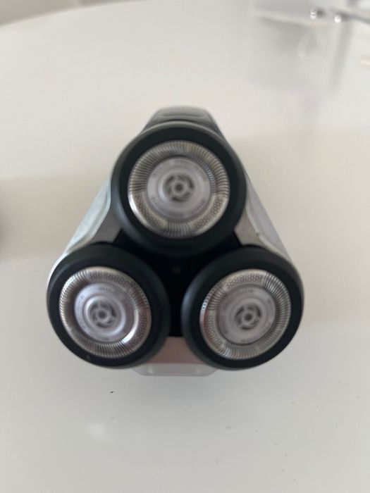 Vând aparat de ras electric - Philips aqua touch