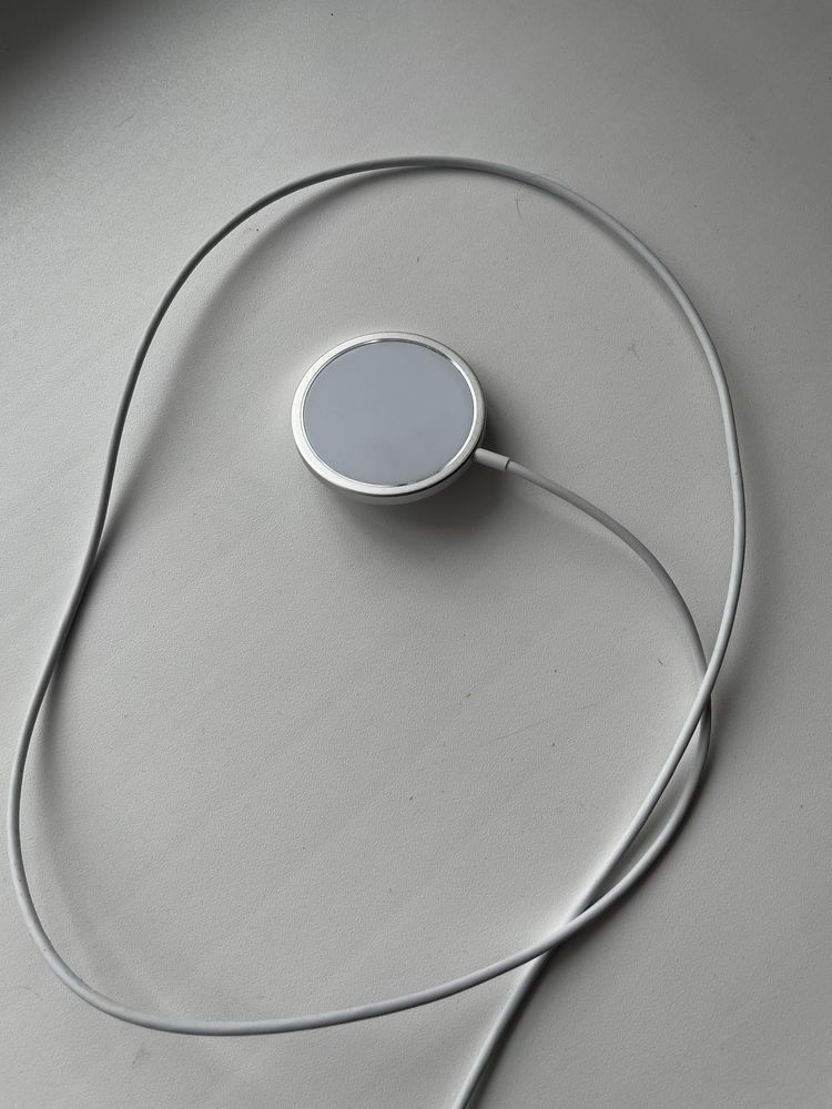 Беспроводная зарядка MagSafe Apple