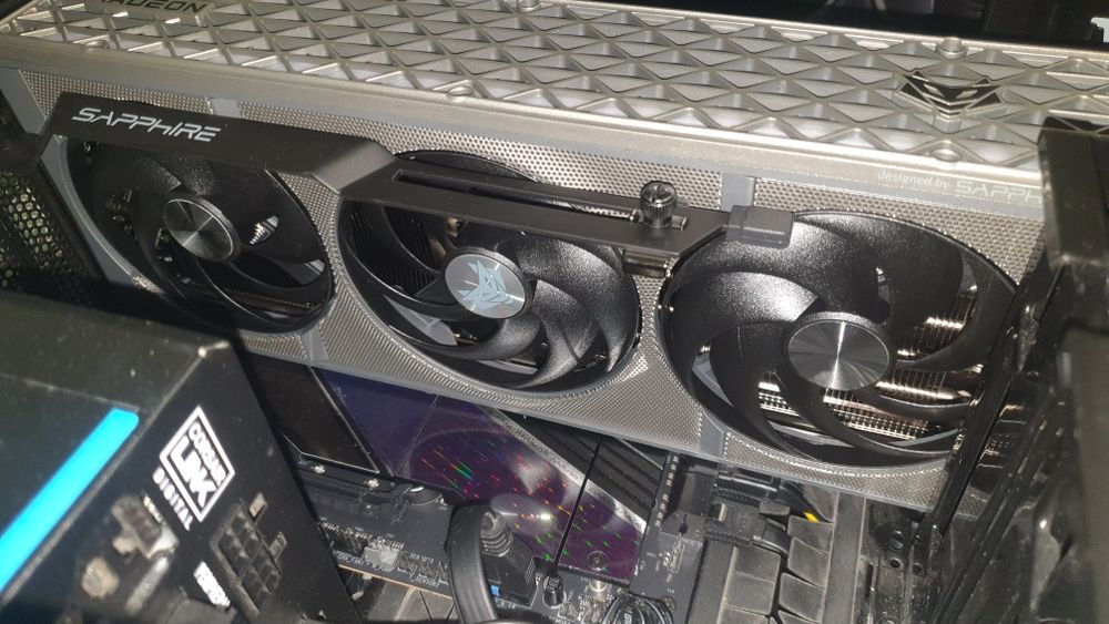 Sapphire Nitro+ RX 9070 XT OC 16GB 256bit