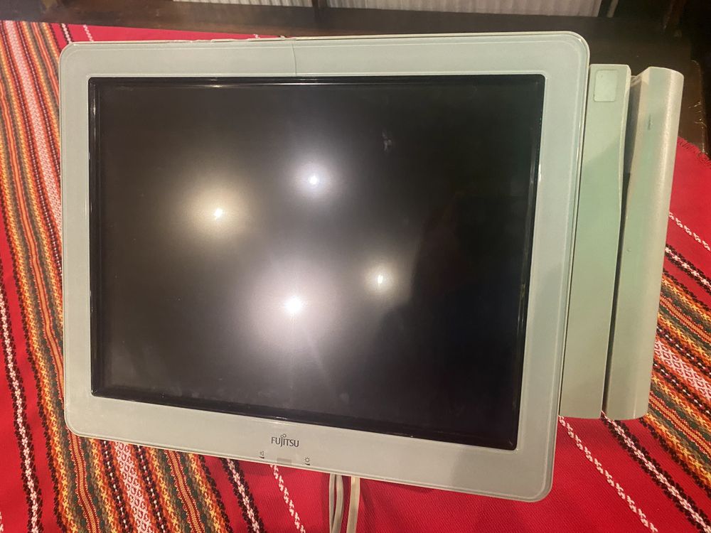 Професионални 15” инчови touchscreen монитори fujitsu