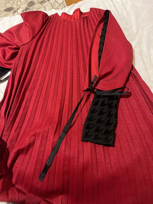 Червена елегантна рокля за всеки повод