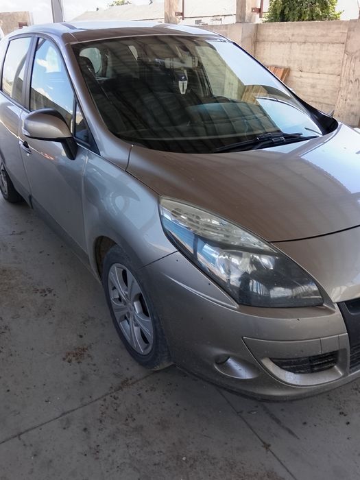 Vând Renault Scenic 2011
