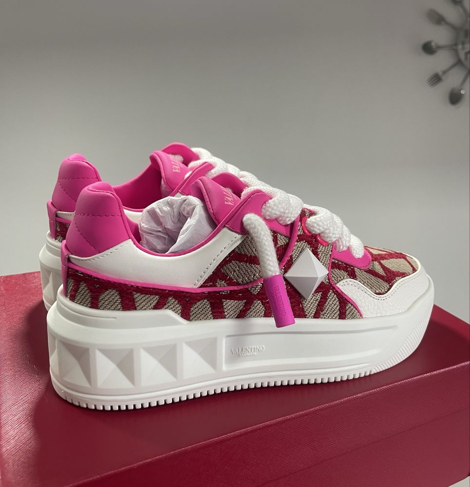 Valentino Garavani One Stud Pink