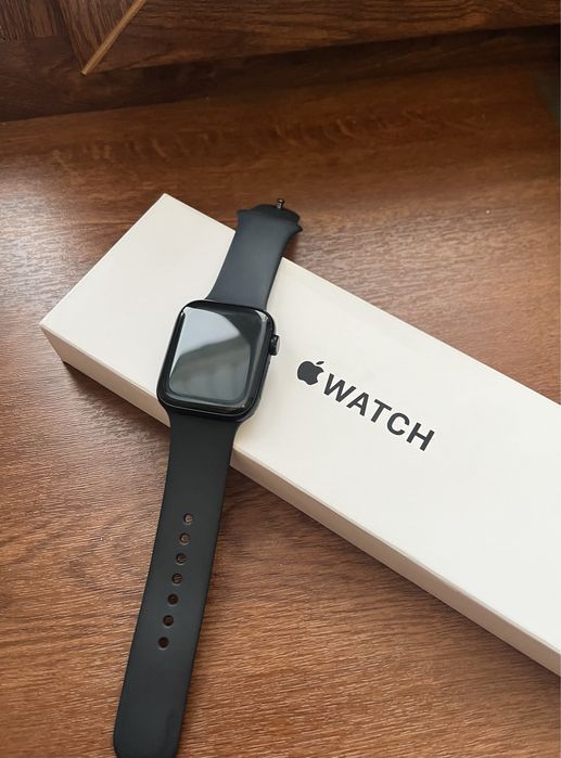 Apple watch se2 в отличном состоянии