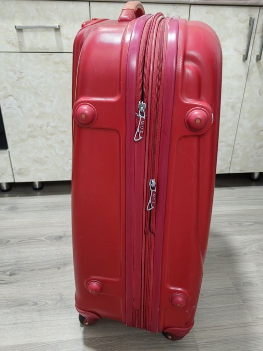 Продаётся чемодан