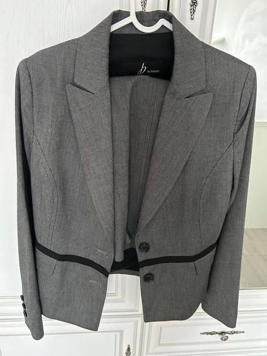 Костюм женский на работу просто супер