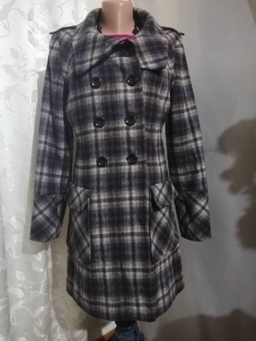 Paltonas superb impecabil,marimea M / L  mai subtire de primavara.
